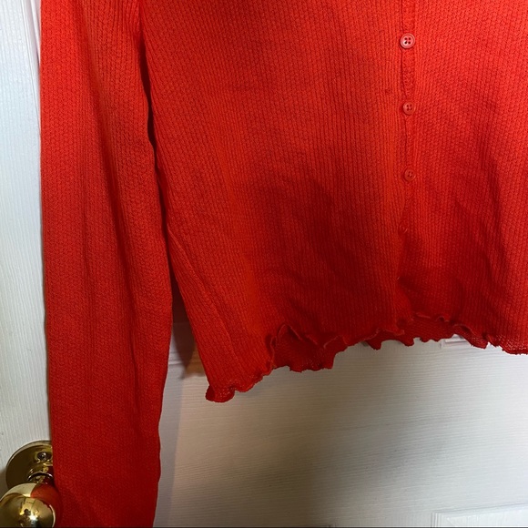 *SOLD* 
✨3 for 20✨ NWT H&M Cropped Cardi - Picture 3 of 4